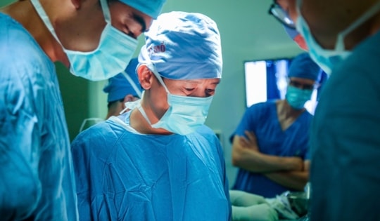 Cảnh báo biến chứng nặng nề nhất sau phẫu thuật thay khớp