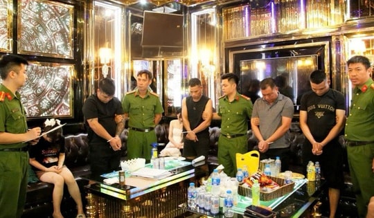 Phá ổ ma túy trong quán karaoke hạng sang, khởi tố 20 đối tượng