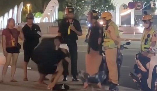 CSGT lên tiếng cách phạt 'thụt dầu' với nhóm thanh, thiếu niên không đội mũ bảo hiểm