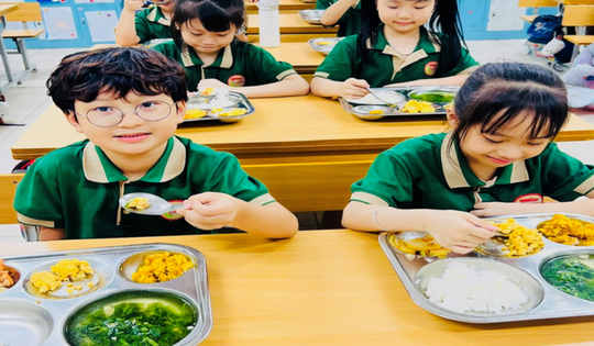 Hà Nội hỗ trợ bữa ăn bán trú, chất lượng và minh bạch là mong mỏi lớn nhất