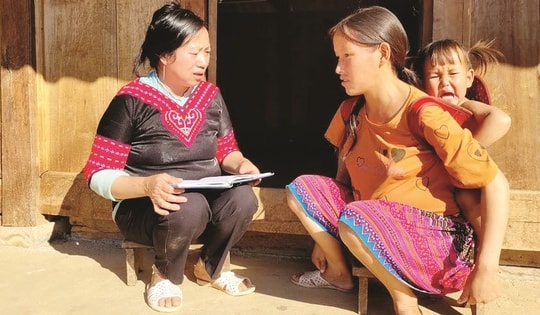 Cần chính sách hỗ trợ xứng đáng cho cô đỡ thôn bản