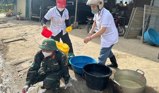 Nguy cơ dịch bệnh bùng phát sau mưa lũ, bác sĩ khuyến cáo cách phòng tránh