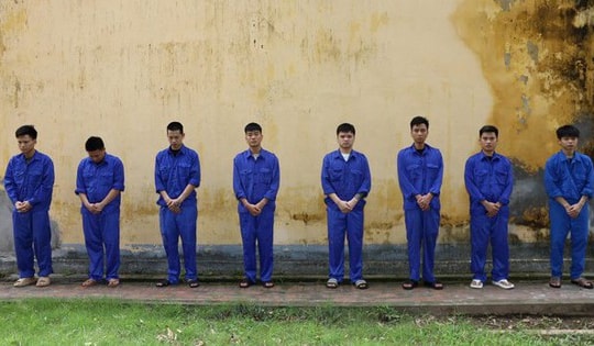 Khoe nhẫn kim cương giả, đồng hồ 'mỹ ký' để lừa hàng nghìn người tham gia đầu tư tiền ảo

