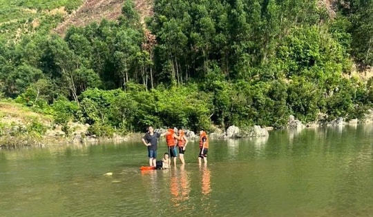 Hai nam sinh đuối nước thương tâm khi tắm suối ở Đà Nẵng