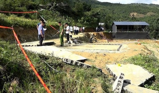 Tường bể chứa nước nuôi cá bất ngờ đổ sập khiến 2 người thiệt mạng, 2 người nguy kịch