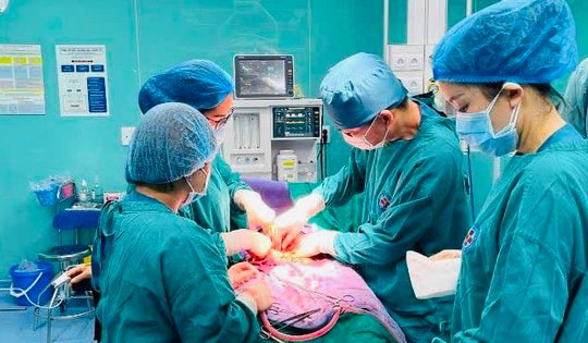 Người phụ nữ ‘phát hoảng’khi phát hiện khối u xơ tử cung tương đương thai 5 tháng