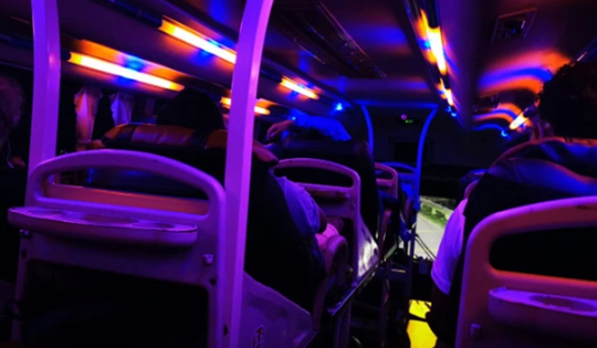 Đi xe khách, cô gái nhiều lần bị tài xế ôm và chạm vào vùng nhạy cảm