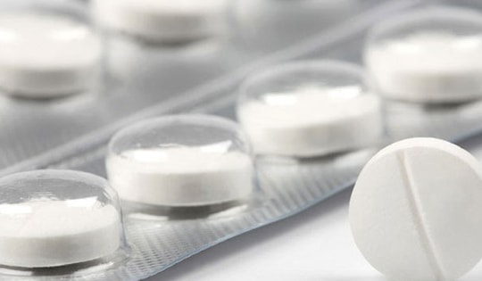 Ho, đau họng có nên uống alphachymotrypsin?