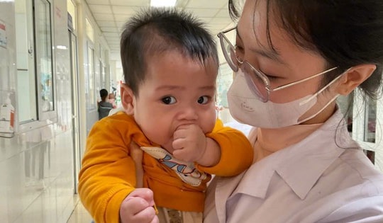 Thủ khoa Điều dưỡng Y Hà Nội: Chữa lành bằng cả trái tim