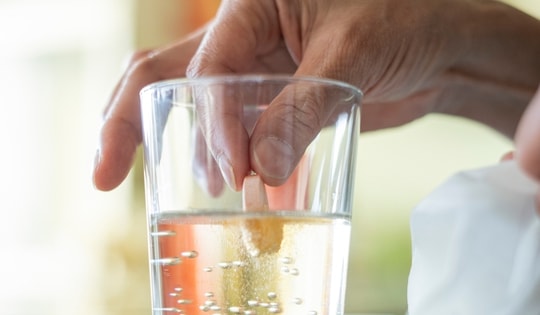 Trẻ em có nên uống viên sủi vitamin C thường xuyên?