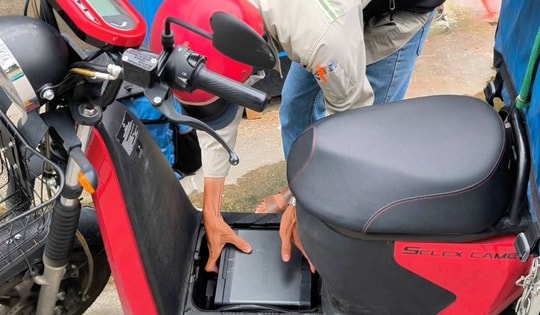 Giảm thiểu rủi ro, người dân chọn đổi pin xe điện thay vì sạc tại nhà
