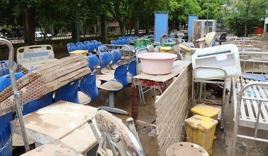 Hỗ trợ 500 bồn chứa nước cho người dân vùng lũ Nghệ An