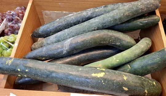 Bí xanh giá siêu rẻ chỉ vài nghìn đồng/kg, nhiều người tranh thủ mua về tích trữ