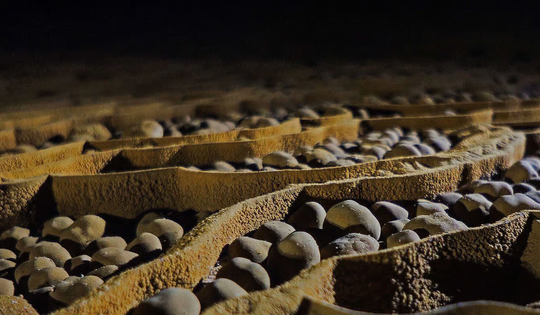 Bí ẩn về sự hình thành của những 'viên ngọc’ trong hang động lớn nhất thế giới