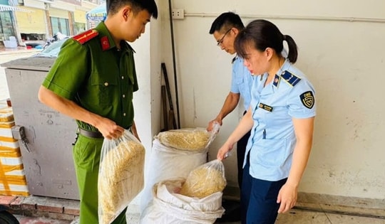 Mua 100 kg ruốc gà không rõ nguồn gốc qua Facebook về bán kiếm lời