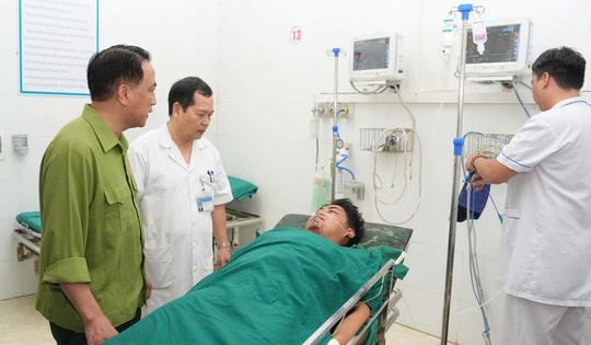 Bộ Y tế: Tập trung nhân lực, hội chẩn chuyên gia đầu ngành cứu chữa các nạn nhân do sạt lở ở Điện Biên