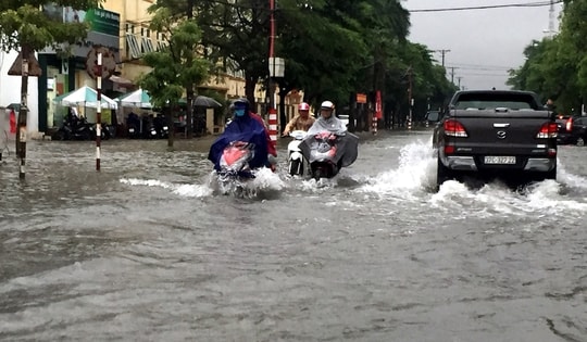 Cảnh báo mưa dông, lốc sét, gió giật mạnh vào chiều tối nay