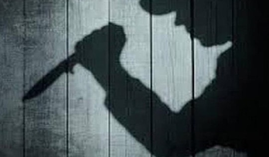 Mâu thuẫn tại sân bóng, nam sinh lớp 8 rút kiếm rượt đuổi đâm nạn nhân