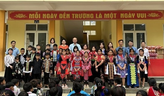 Hơn 61.000 lượt trẻ em được hỗ trợ tăng khẩu phần ăn từ 'Gói mì hạnh phúc'