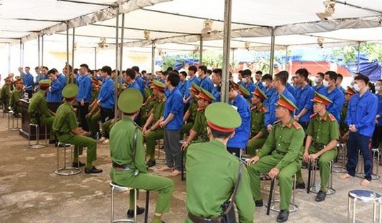 Hơn 100 bị cáo hầu tòa trong vụ án đòi nợ thuê