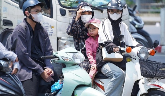 Chiều nay khí áp xuống rất thấp, cảm giác ngột ngạt đỉnh điểm