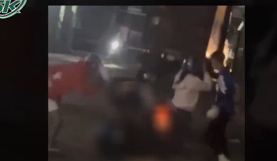 4 gã đồng nghiệp cũ hóa 'xã hội đen' đạp xe, đánh dã man vợ chồng công nhân sau ca làm đêm