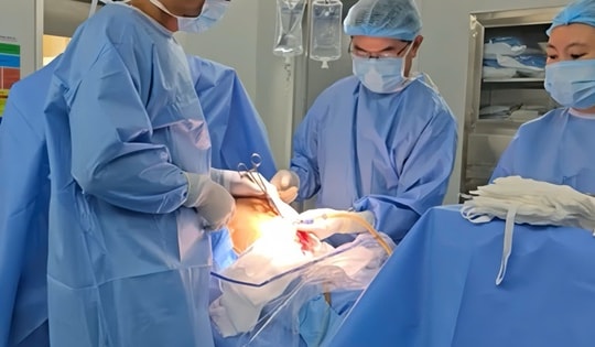 Người phụ nữ 34 tuổi ở TPHCM mang khối u buồng trứng nặng 20,5kg