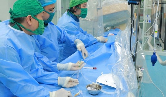 Cứu thành công bệnh nhân 80 tuổi bị hôn mê, liệt nửa người