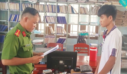 Khởi tố, bắt tạm giam đối tượng cướp tại tiệm vàng để trả nợ