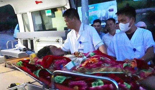 Thủ tướng: Đảm bảo công tác khám chữa bệnh, không để dịch bệnh bùng phát sau mưa lũ