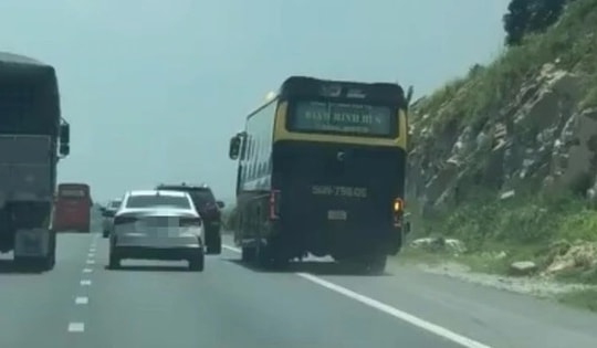 Phạt 5 triệu tài xế điều khiển xe khách lấn làn khẩn cấp trên cao tốc