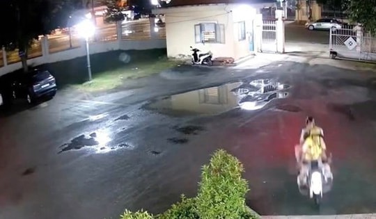 CSGT dùng xe đặc chủng mở đường chở bé gái bị co giật đi cấp cứu