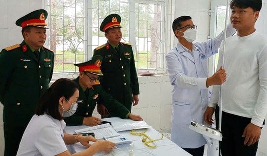 Không chấp hành quyết định gọi kiểm tra, khám sức khỏe nghĩa vụ quân sự có thể bị phạt đến 75 triệu đồng