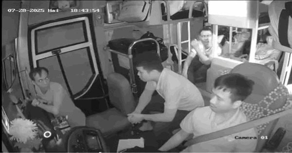 Video nam hành khách tát tài xế xe giường nằm khi xe đang chạy gây phẫn nộ