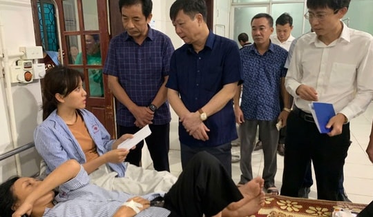 'Đêm trắng' của y bác sĩ cấp cứu 15 nạn nhân vụ tai nạn thảm khốc ở Hà Tĩnh