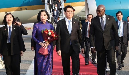 Chủ tịch nước Lương Cường đến Luanda, bắt đầu chuyến thăm cấp Nhà nước tới Cộng hòa Angola