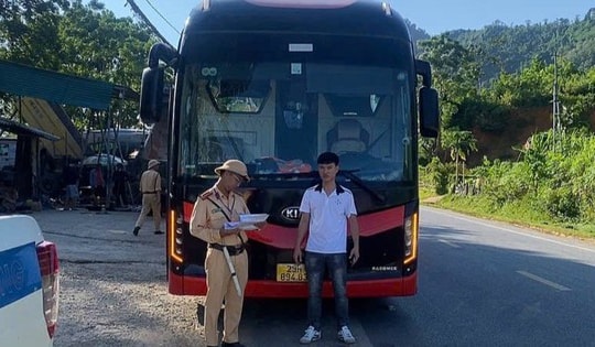 Phạt 140 triệu đồng 2 lái xe chở quá số người quy định sau phản ánh của người dân