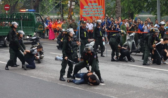 Công an Hà Nội tổng duyệt diễu hành lúc 5 giờ sáng