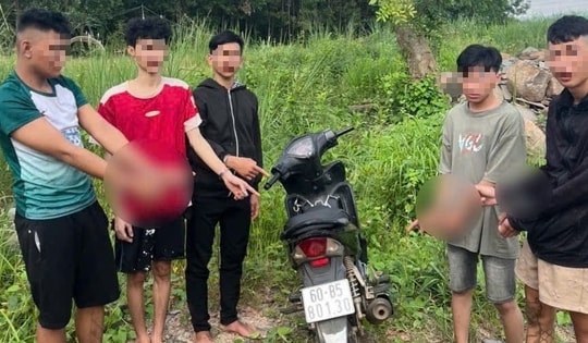 Dàn cảnh hỏi đường, nhóm côn đồ cướp xe trong tích tắc