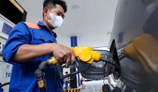 Giá xăng tăng lần thứ 2 liên tiếp, RON95 lên 20.074 đ/lít