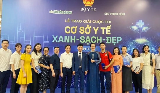 Không khí rộn ràng trước giờ diễn ra Lễ trao giải cuộc thi 'Cơ sở Y tế Xanh - Sạch - Đẹp'