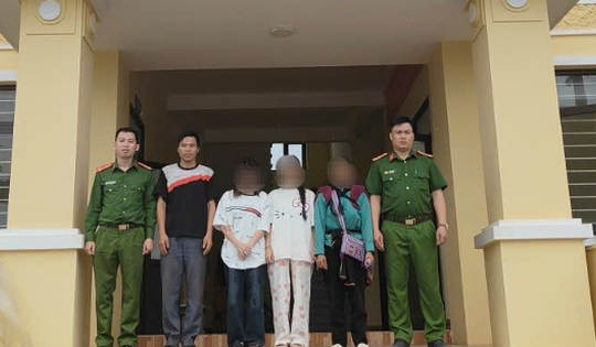 Giải cứu hai nữ sinh sập bẫy 'việc nhẹ lương cao'