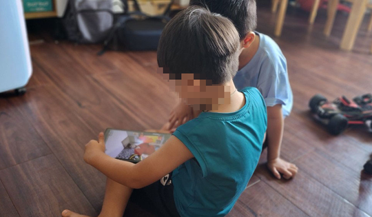 Chuyên gia nói gì về hiện tượng 'thối não' khi trẻ nghiện các video ngắn trên TikTok, Youtube?