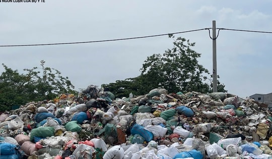 Hà Nội lắp camera giám sát, xử lý 'điểm đen' rác thải