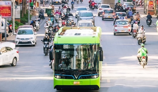 Hà Nội sử dụng xe buýt điện phục vụ tại các điểm du lịch khu vực trung tâm