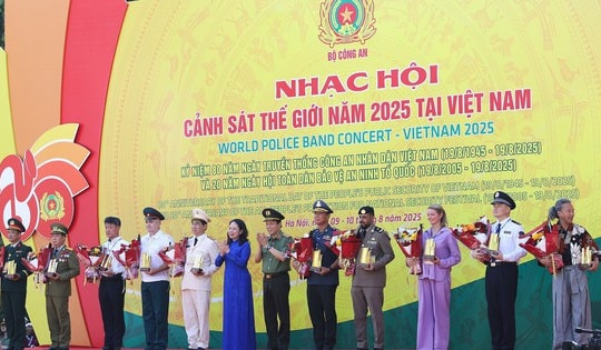 Sắc màu âm nhạc đa quốc gia hội tụ tại Nhạc hội Cảnh sát Thế giới 2025 ở Hà Nội