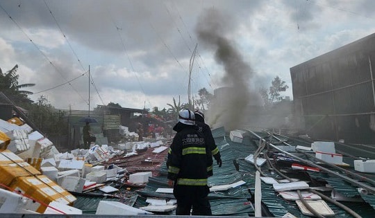 Hà Nội: Nhiều tiếng nổ lớn ở đám cháy kho phế liệu