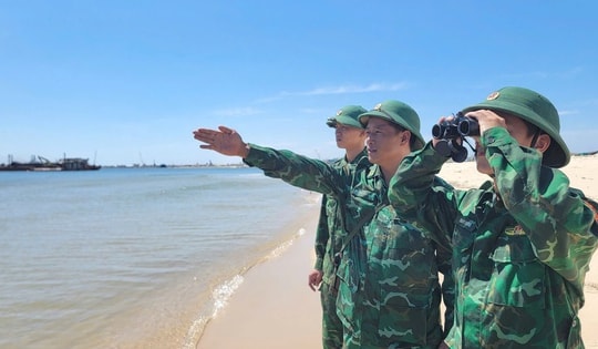 Thuyền đánh cá trôi dạt trên biển, ngư dân nghi đột quỵ khi kéo lưới