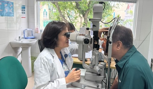 Mờ mắt ở người cao tuổi không chỉ là lão hóa, đừng chủ quan!