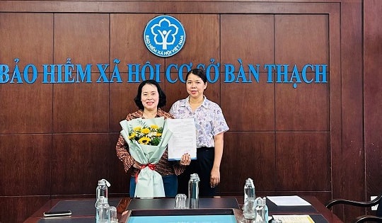 Niềm vui nhận lương hưu sau khi đóng 15 năm BHXH tự nguyện